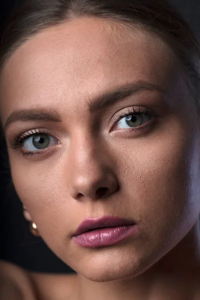 Underbar Kvinnlig Modell Poserar Kameran — Stockfoto