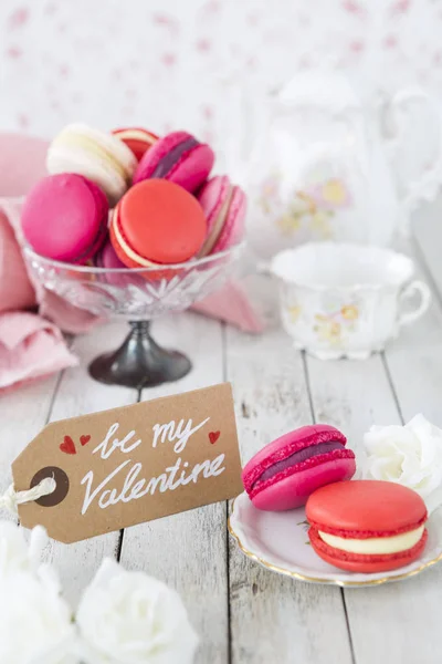 Een Collectie Van Roze Macarons Voor Valentijnsdag — Stockfoto