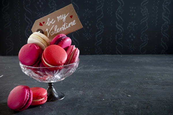 Eine Kollektion Rosa Macarons Für Den Valentinstag Stockbild