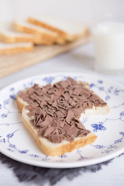 一个夹心巧克力粉或 Vlokken 荷兰传统食品 — 图库照片