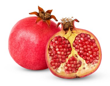 Olgun nar ve yarım dilimlenmiş tohumlar..