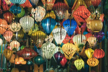 Güzel fener Hoi eski bir şehir. Lisanslı yüksek kaliteli stok görüntü çok fazla fener Satılık ve dekorasyon Hoi An. Hoi An, bir kez Faifo olarak bilinen ve ünlü bir Unesco Dünya miras alanı olarak