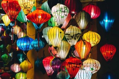 Güzel fener Hoi eski bir şehir. Lisanslı yüksek kaliteli stok görüntü çok fazla fener Satılık ve dekorasyon Hoi An. Hoi An, bir kez Faifo olarak bilinen ve ünlü bir Unesco Dünya miras alanı olarak