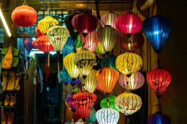 Güzel fener Hoi eski bir şehir. Lisanslı yüksek kaliteli stok görüntü çok fazla fener Satılık ve dekorasyon Hoi An. Hoi An, bir kez Faifo olarak bilinen ve ünlü bir Unesco Dünya miras alanı olarak