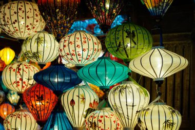 Güzel fener Hoi eski bir şehir. Lisanslı yüksek kaliteli stok görüntü çok fazla fener Satılık ve dekorasyon Hoi An. Hoi An, bir kez Faifo olarak bilinen ve ünlü bir Unesco Dünya miras alanı olarak