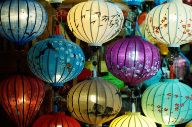 Güzel fener Hoi eski bir şehir. Lisanslı yüksek kaliteli stok görüntü çok fazla fener Satılık ve dekorasyon Hoi An. Hoi An, bir kez Faifo olarak bilinen ve ünlü bir Unesco Dünya miras alanı olarak
