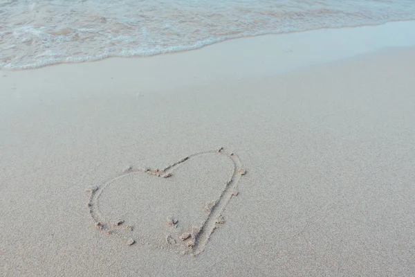 Bella Spiaggia Sfondo Con Cuore Estate Royalty Immagine Stock Gratuito — Foto Stock