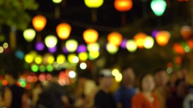 Güzel Hoi eski bir şehir gece fener tarafından bokeh ışıkların arka plan bulanıklık. Telif kaliteli stok görüntüleri satıyoruz ve dekorasyon için çok fazla fener duvar sokak Hoi bir