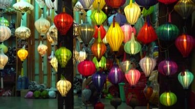 Güzel fener Hoi eski bir şehir. Lisanslı yüksek kaliteli stok görüntüleri çok fener Satılık ve dekorasyon Hoi An. Hoi An, bir kez Faifo olarak bilinen ve ünlü bir Unesco Dünya miras alanı olarak