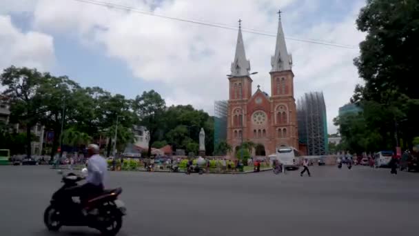 Timelapse Van Notre Dame Kathedraal Vietnamees Nha Tho Duc Hoge — Stockvideo