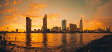 Yüksek bina ve gökdelen içinde merkezi, Ho Chi Minh city. Lisanslı yüksek kaliteli ücretsiz stok görüntü Ho Chi Minh City geliştirme binaları ile. Ho Chi Minh city Vietnam'en büyük şehridir