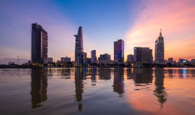 Yüksek bina ve gökdelen içinde merkezi, Ho Chi Minh city. Lisanslı yüksek kaliteli ücretsiz stok görüntü Ho Chi Minh City geliştirme binaları ile. Ho Chi Minh city Vietnam'en büyük şehridir