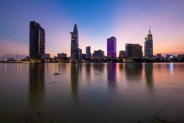 Yüksek bina ve gökdelen içinde merkezi, Ho Chi Minh city. Lisanslı yüksek kaliteli ücretsiz stok görüntü Ho Chi Minh City geliştirme binaları ile. Ho Chi Minh city Vietnam'en büyük şehridir
