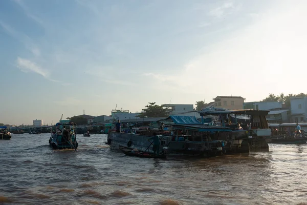 Cantho Város Vietnam 2018 Augusztus Azonosítatlan Emberek Vásárolni Eladni Hajó — Stock Fotó