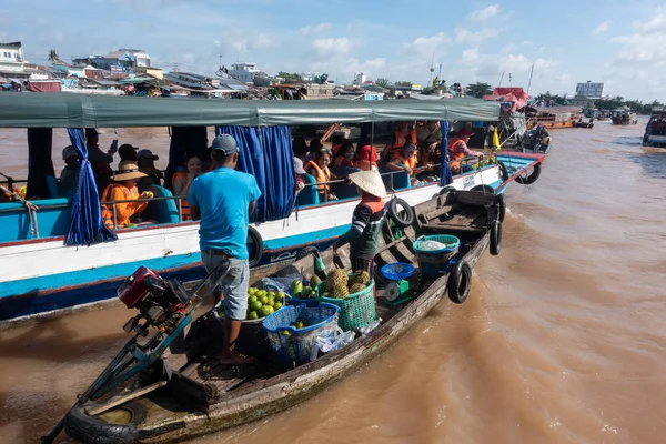 Cantho City Vietnam August 2018 Unidentified People Buy Sell Boat — Foto de Stock