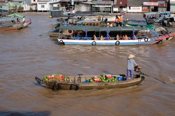 Cantho Város Vietnam 2018 Augusztus Azonosítatlan Emberek Vásárolni Eladni Hajó — Stock Fotó
