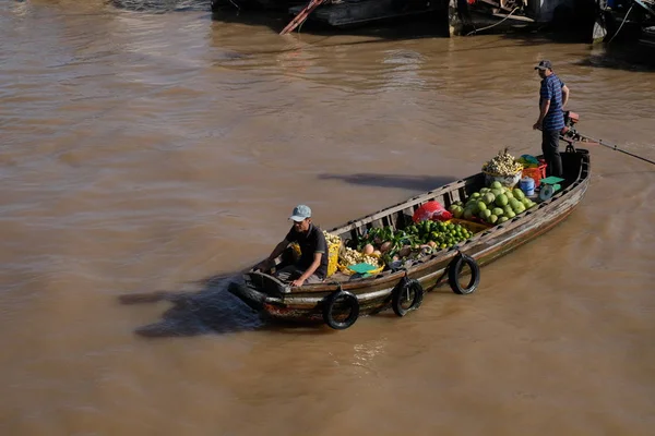 Cantho Város Vietnam 2018 Augusztus Azonosítatlan Emberek Vásárolni Eladni Hajó — Stock Fotó