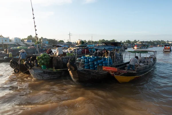 Los Turistas Gente Compran Venden Alimentos Verduras Frutas Barco Barco — Foto de Stock