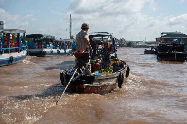 Mujer Vietnamita Con Sombrero Cónico Comprar Vender Barco Barco Barco — Foto de Stock