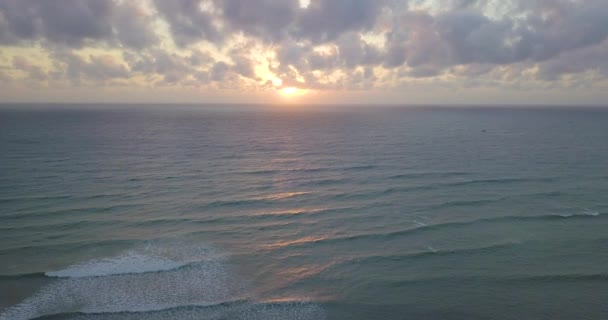 Luftaufnahme Schönen Tropischen Insel Strand Sonnenaufgang Sonnenuntergang Von Drohne Stock — Stockvideo