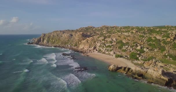 Luchtfoto Uitzicht Prachtige Tropische Onbewoond Eiland Strand Van Drone Beeldmateriaal — Stockvideo