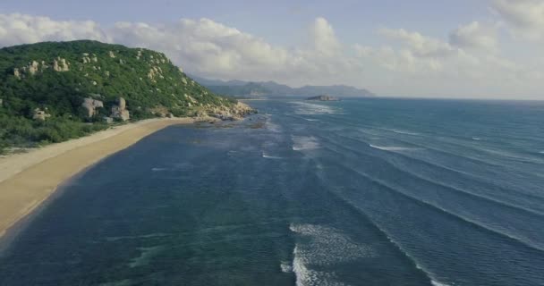 Luchtfoto Uitzicht Prachtige Tropische Onbewoond Eiland Strand Van Drone Beeldmateriaal — Stockvideo