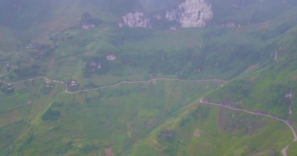 Luftaufnahme Draufsicht Auf Den Leng Pass Dong Van Lizenzgebühren Qualitativ — Stockvideo