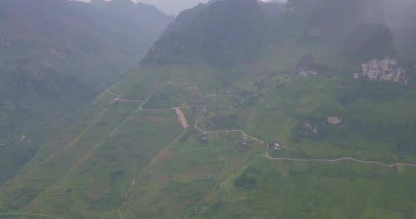 Luftaufnahme Draufsicht Auf Den Leng Pass Dong Van Lizenzgebühren Qualitativ — Stockvideo