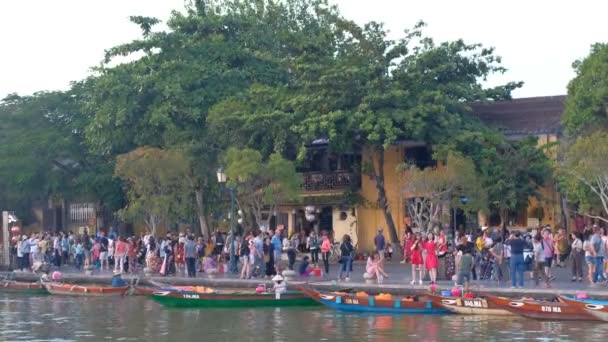 Hoi Vietnam 2018 Remador Está Remando Barco Madera Río Hoi — Vídeo de stock