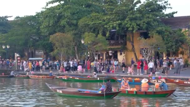 Hoi Vietnam 2018 Vogatore Sta Vogando Barca Legno Sul Fiume — Video Stock