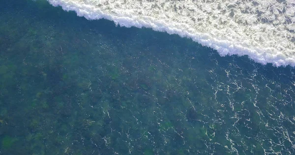 Widok Lotu Ptaka Piękne Fale Morza Dronów Obraz Kolor Niebieski — Zdjęcie stockowe