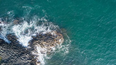 Vietnam doğal peyzaj. Phu yen, Vietnam özel taşlar, Ganh Da Dia Reef Stok görüntü rock yapmak büyük arazi. Havadan görünümü, Ganh Da Dia deniz inanılmaz bazalt causeway şekil ile en iyi görünümü
