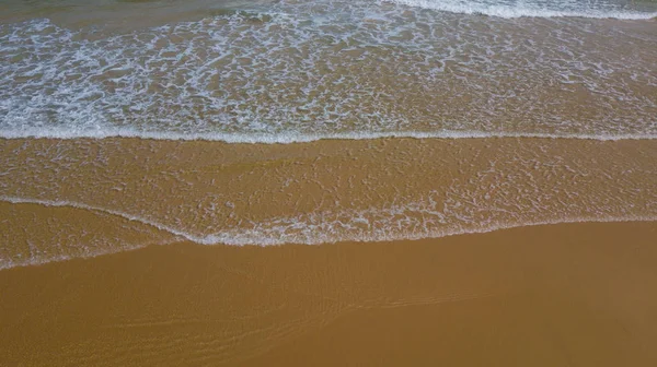 Vue Aérienne Magnifique Des Vagues Mer Sable Drone Image Stock — Photo