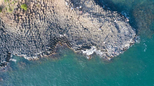 ベトナムの自然の景観 プー円 特別な石とベトナムの Ganh Dia リーフのストック イメージ岩の大きい地形を作る Ganh Dia 素晴らしい玄武岩銅鑼の形をした海の驚くべき — ストック写真