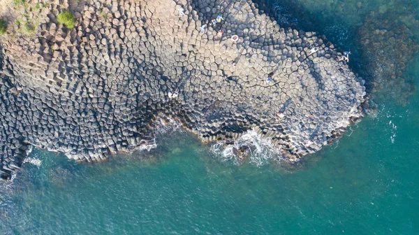 Vietnam doğal peyzaj. Phu yen, Vietnam özel taşlar, Ganh Da Dia Reef Stok görüntü rock yapmak büyük arazi. Cliff taş Ganh Da Dia deniz inanılmaz bazalt causeway şekil ile amazing