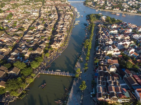 Havadan görünümü Hoi eski bir şehir veya Hoian antik kenti. Lisanslı yüksek kaliteli ücretsiz stok fotoğraf görüntü Hoi eski bir şehir. Hoi bir Unesco Dünya Mirası, Vietnam en popüler yerlerinden biri olduğunu