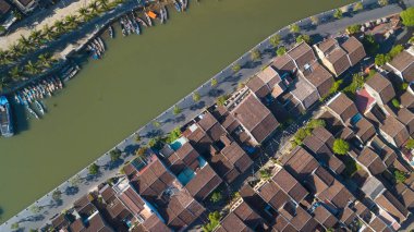 Havadan görünümü Hoi eski bir şehir veya Hoian antik kenti Panoraması. Lisanslı yüksek kaliteli ücretsiz stok fotoğraf görüntü üstten görünüm çatı street Hoi bir şehir yürüyüş. Hoian şehirdir UNESCO Dünya Miras Listesi