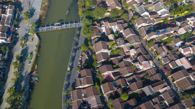 Havadan görünümü Hoi eski bir şehir veya Hoian antik kenti Panoraması. Lisanslı yüksek kaliteli ücretsiz stok fotoğraf görüntü üstten görünüm çatı street Hoi bir şehir yürüyüş. Hoian şehirdir UNESCO Dünya Miras Listesi