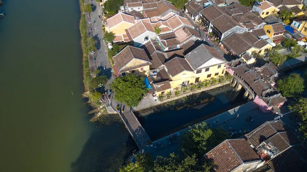 Havadan görünümü panorama Chua Cau, Pagoda köprü veya Japon kapalı köprü Hoi eski bir şehir veya Hoian antik kenti. Pagoda köprüdür ünlü turizm ve seyahat Hoian City, Vietnam