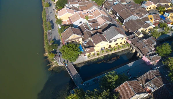 Havadan görünümü panorama Chua Cau, Pagoda köprü veya Japon kapalı köprü Hoi eski bir şehir veya Hoian antik kenti. Pagoda köprüdür ünlü turizm ve seyahat Hoian City, Vietnam