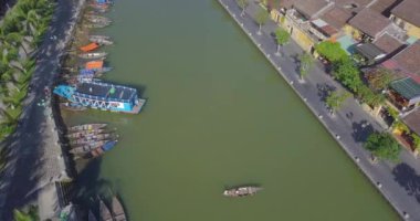 Havadan görünümü Hoi eski bir şehir veya Hoian antik kenti. Lisanslı yüksek kaliteli ücretsiz stok video görüntüleri Hoi eski bir şehir. Hoian Unesco Dünya Mirası, Vietnam en popüler yerlerinden biri olduğunu