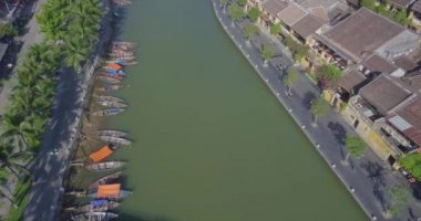 Havadan görünümü Hoi eski bir şehir veya Hoian antik kenti panoramik. Lisanslı yüksek kaliteli ücretsiz stok fotoğraf görüntü üstten görünüm ev, çatı, Hoi nehir bir şehir. Hoian şehir en popüler yer