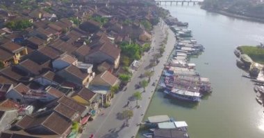 Havadan görünümü Hoi eski bir şehir veya Hoian antik kenti. Lisanslı yüksek kaliteli ücretsiz stok video görüntüleri Hoi eski bir şehir. Hoian Unesco Dünya Mirası, Vietnam en popüler yerlerinden biri olduğunu