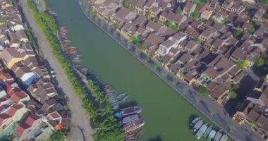 Havadan görünümü Hoi eski bir şehir veya Hoian antik kenti. Lisanslı yüksek kaliteli ücretsiz stok video görüntüleri Hoi eski bir şehir. Hoian Unesco Dünya Mirası, Vietnam en popüler yerlerinden biri olduğunu