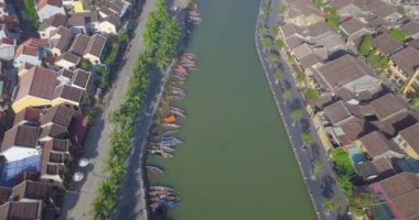 Havadan görünümü Hoi eski bir şehir veya Hoian antik kenti. Lisanslı yüksek kaliteli ücretsiz stok video görüntüleri Hoi eski bir şehir. Hoian Unesco Dünya Mirası, Vietnam en popüler yerlerinden biri olduğunu