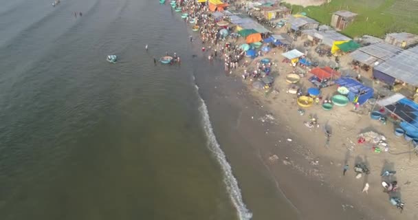 Πάνω Άποψη Εναέρια Άποψη Ψαράδικο Λιμάνι Αγορά Από Ένα Drone — Αρχείο Βίντεο