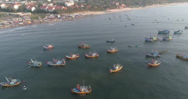 Ovanifrån Flygfoto Fiske Hamn Marknaden Från Drönare Avgiftsbelagd Högkvalitativ Gratis — Stockvideo