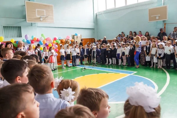 Kiev Ukraine May 2017 Niños Escolares Línea Última Campana Cantan —  Fotos de Stock