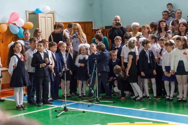Kiev Ukraine May 2017 Children Schoolchildren Line Last Bell Sing — Stock Photo, Image