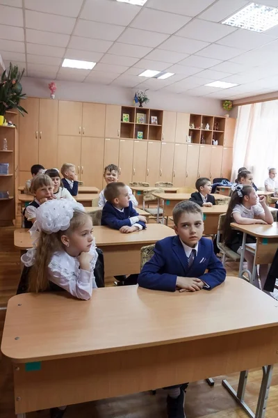 Kiev Ukraine Mayo 2017 Niños Escolares Sientan Los Escritorios Escolares —  Fotos de Stock